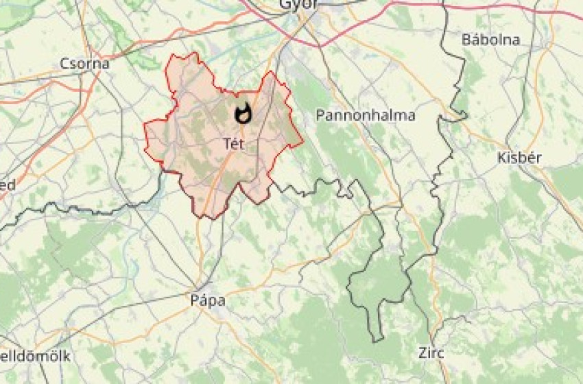 Kigyulladt egy autó Tét területén